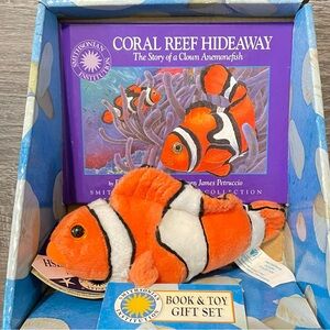 Smithsonian Clownfish Plush & Book Gift Set Oceanic Collection NEW Nemo